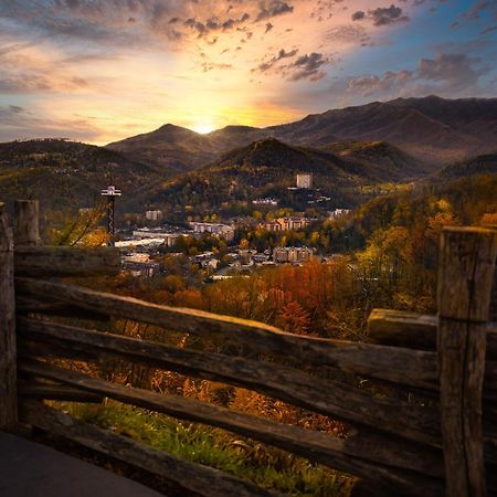 Magical Moments, Hot Tub, Wifi, 1089 Free Tickets Each Paid Day, Dollywood And More Gatlinburg Buitenkant foto