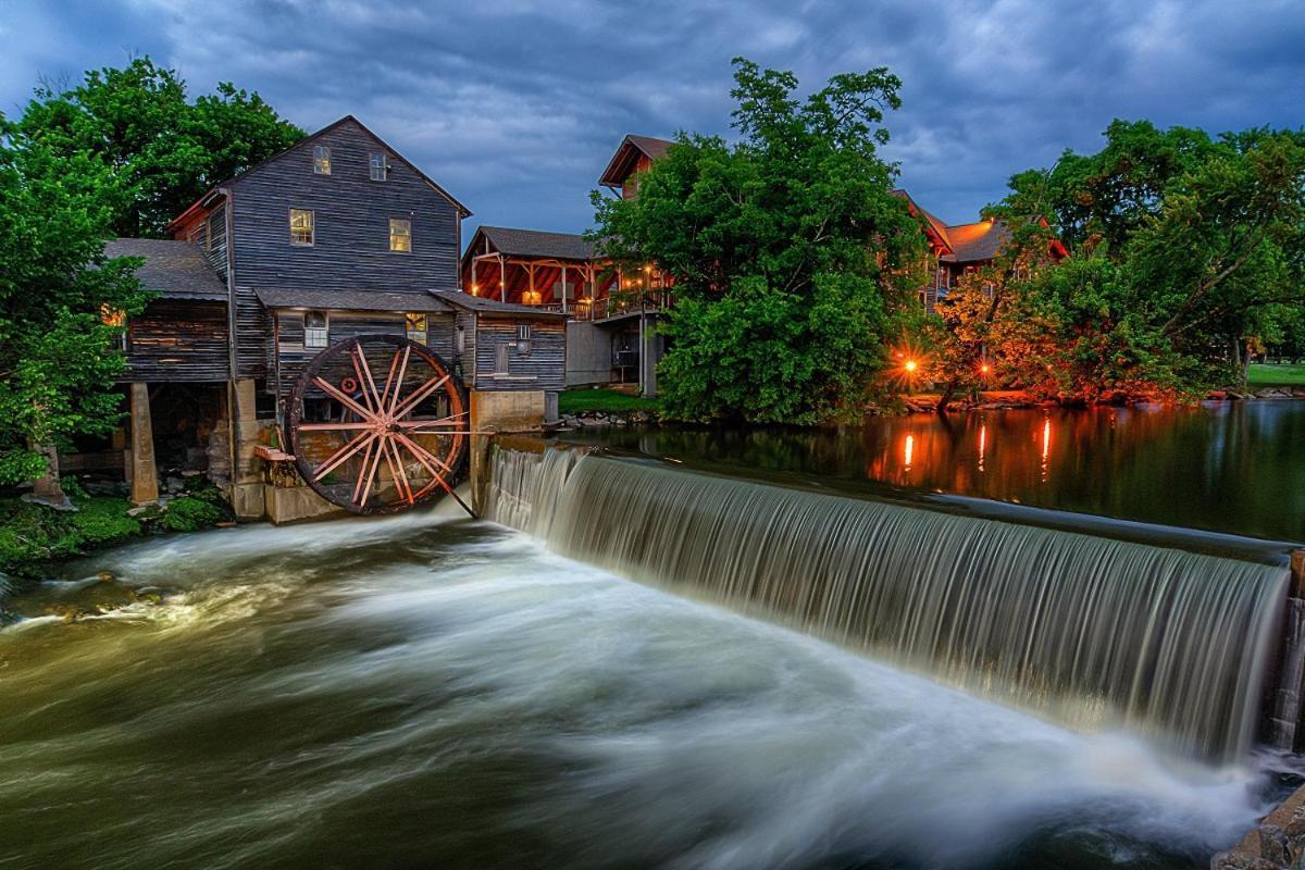 Magical Moments, Hot Tub, Wifi, 1089 Free Tickets Each Paid Day, Dollywood And More Gatlinburg Buitenkant foto