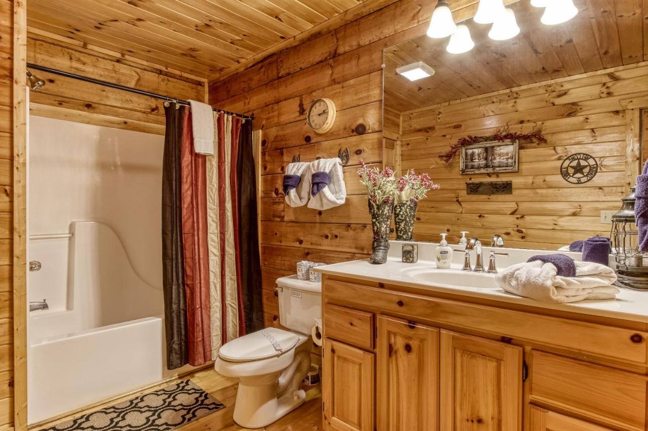 Magical Moments, Hot Tub, Wifi, 1089 Free Tickets Each Paid Day, Dollywood And More Gatlinburg Buitenkant foto